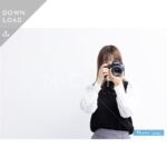 【写真素材】一眼レフで撮影する日本人女性3 - Lサイズ：4000 × 2668px (300dpi) [33.87cm × 22.59cm] - ロイヤリティフリー素材