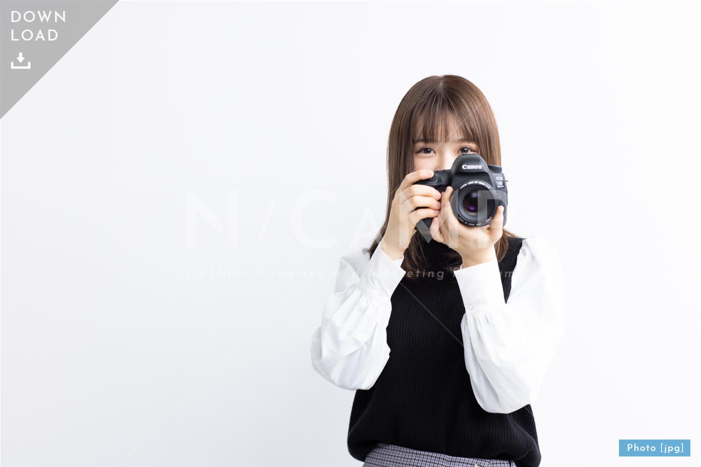 【写真素材】一眼レフで撮影する日本人女性4 - Lサイズ：4000 × 2668px (300dpi) [33.87cm × 22.59cm] - ロイヤリティフリー素材